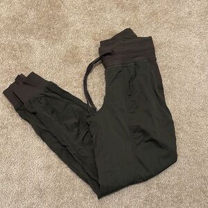 Lululemon Women’s Jogger Pants Olive green.